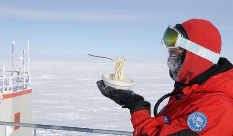 Seorang Astrobiologist Memasak di Antartika