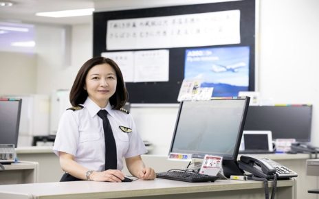 Penerbangan Kormesil Wanita Jepang Pertama