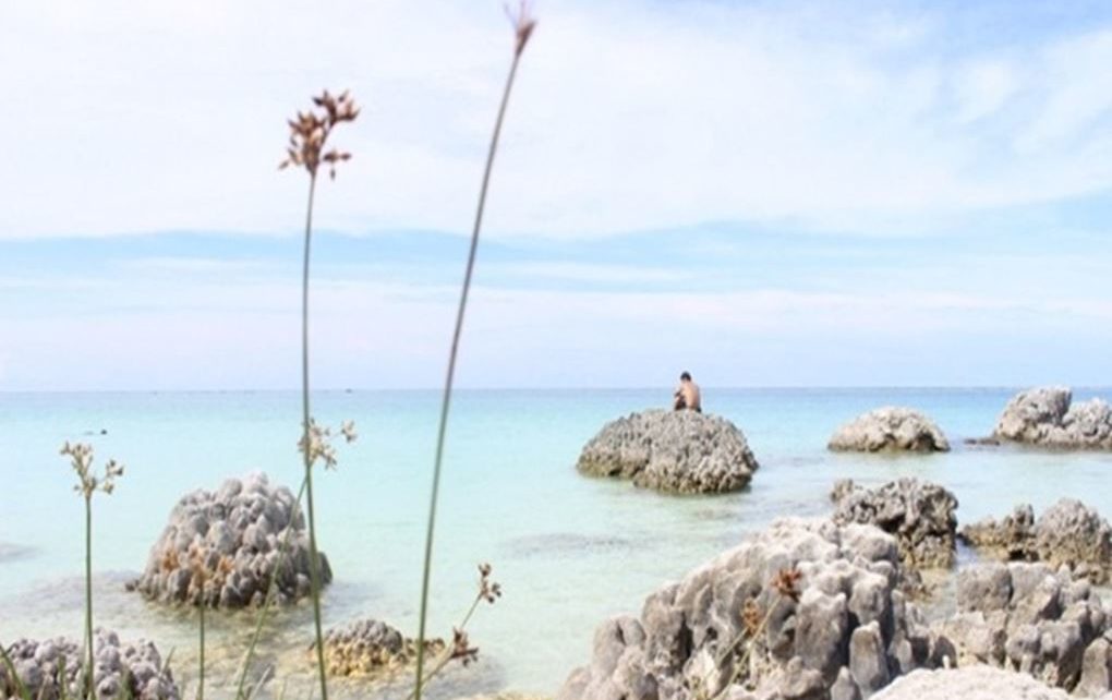 Sensasi Mengapung di‘Laut Mati’ Indonesia