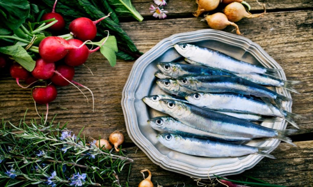 Makan 5 Kaleng Ikan Sarden Setiap Hari