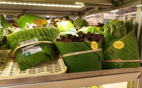 Supermarket Gunakan Daun Pisang