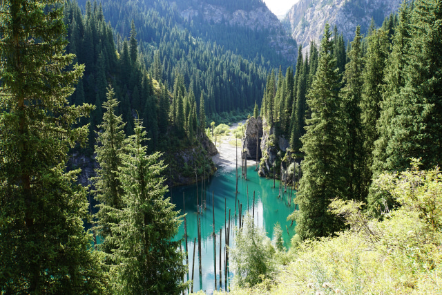 Pesona 4 Danau Terunik di Dunia