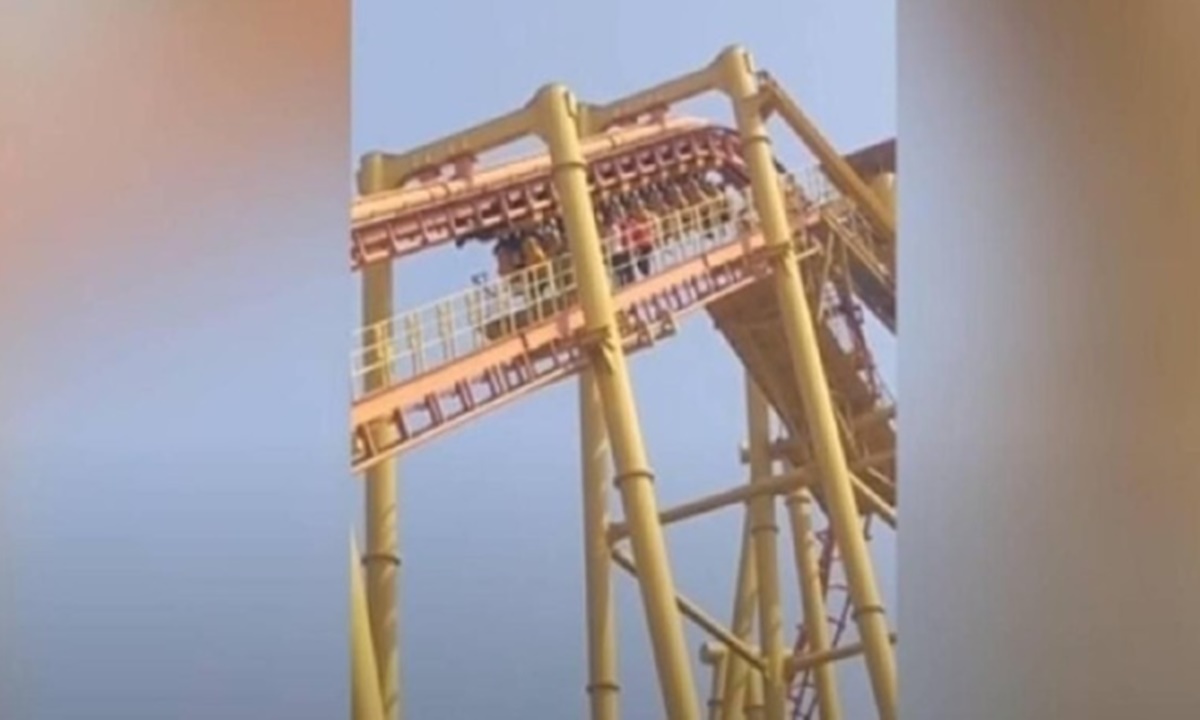 Roller Coaster Terbalik Akibat Listrik Padam