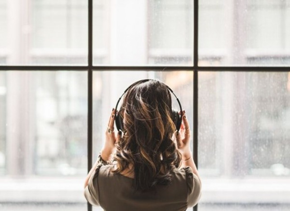 5 Manfaat Dengar Lagu Sedih yang Bisa Membuatmu Merasa Lebih Baik