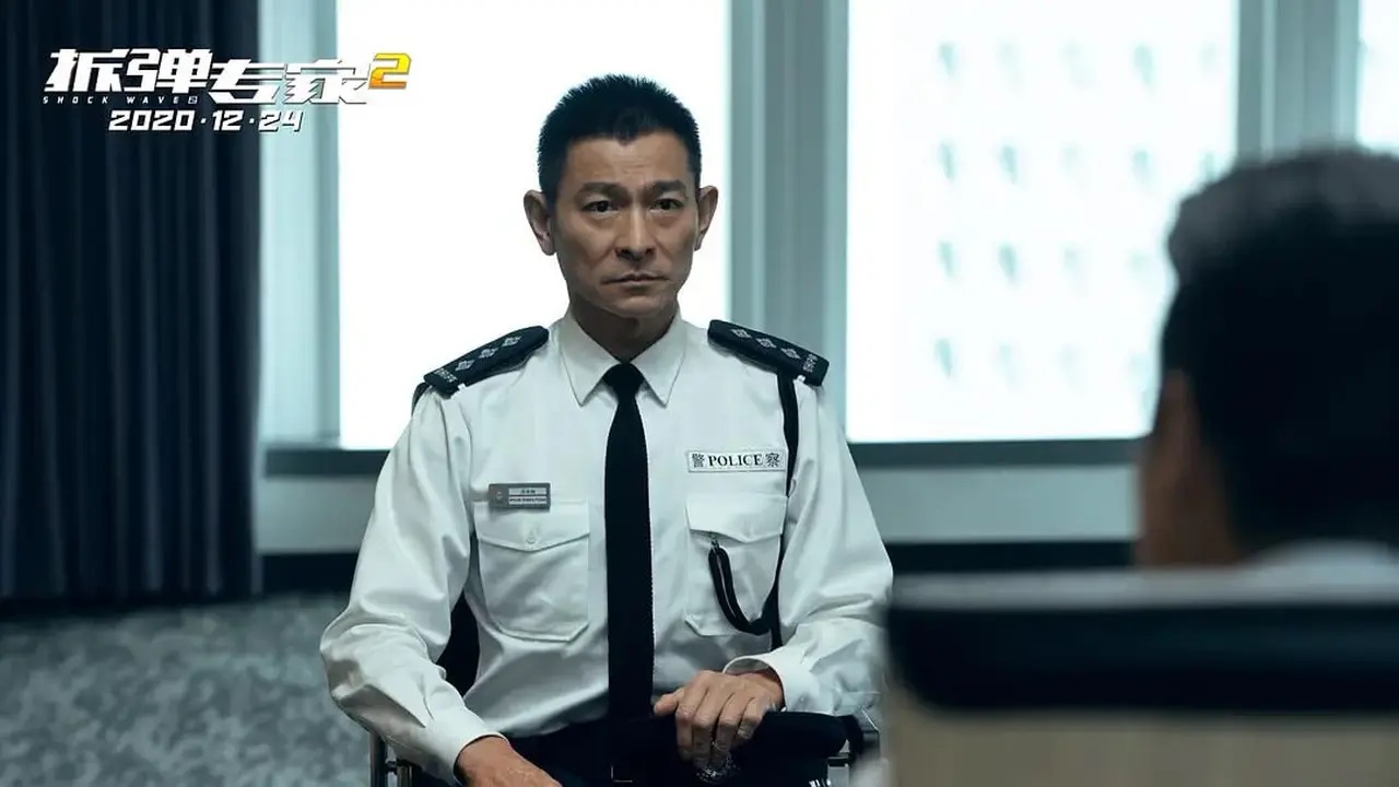 Warganet Merasa Senasib Ketika Melihat Andy Lau Ngepel Lantai Kamar Sendiri