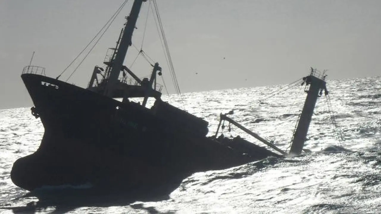 Usai Kecelakaan Bangkai Kapal Hilang Menewaskan 15 Orang