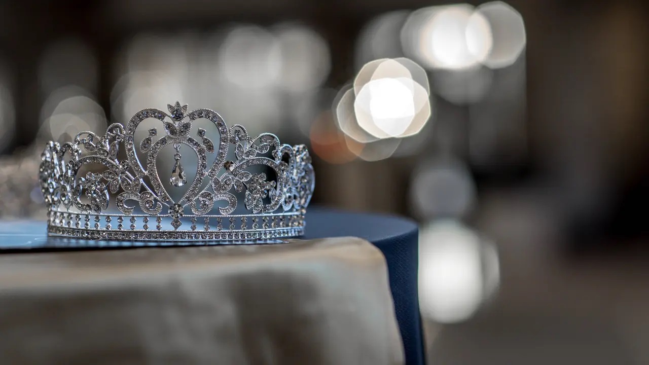 Kontes kecantikan Miss World dihadapkan dengan skandal dari kontestan asal China