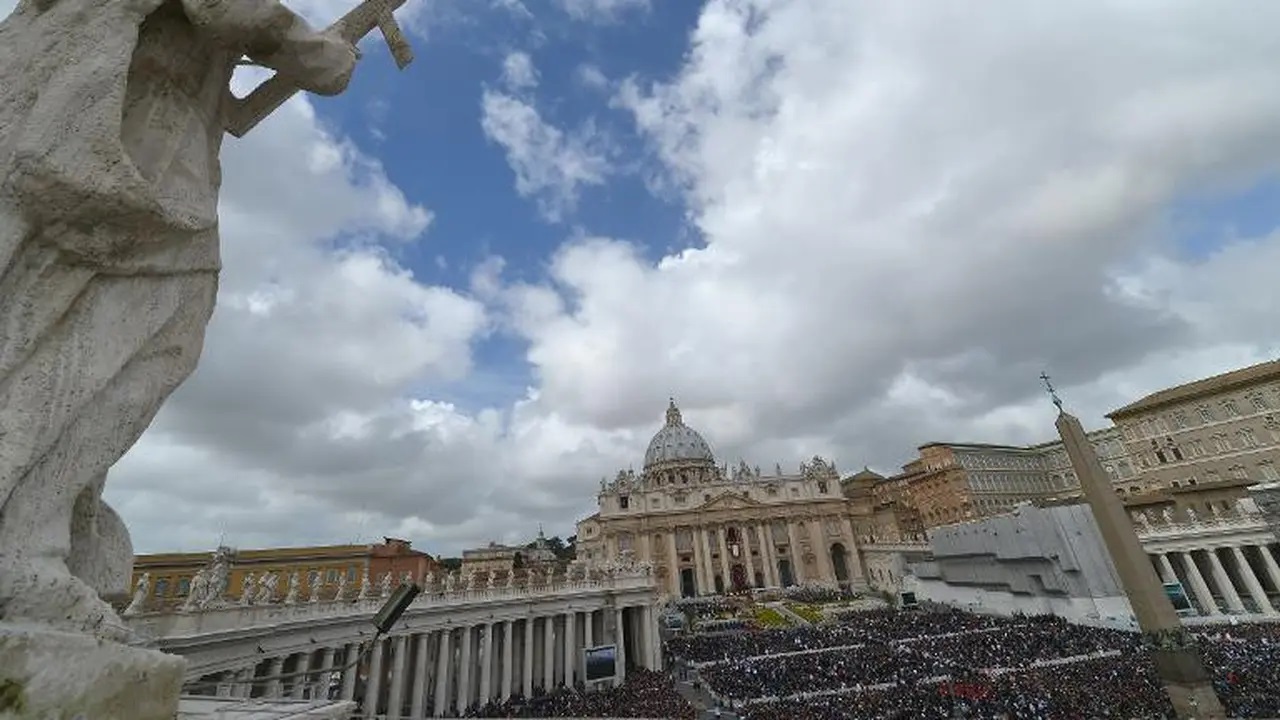 Turis Vatikan dilaporkan Menghancurkan Artefak Tak Ternilai